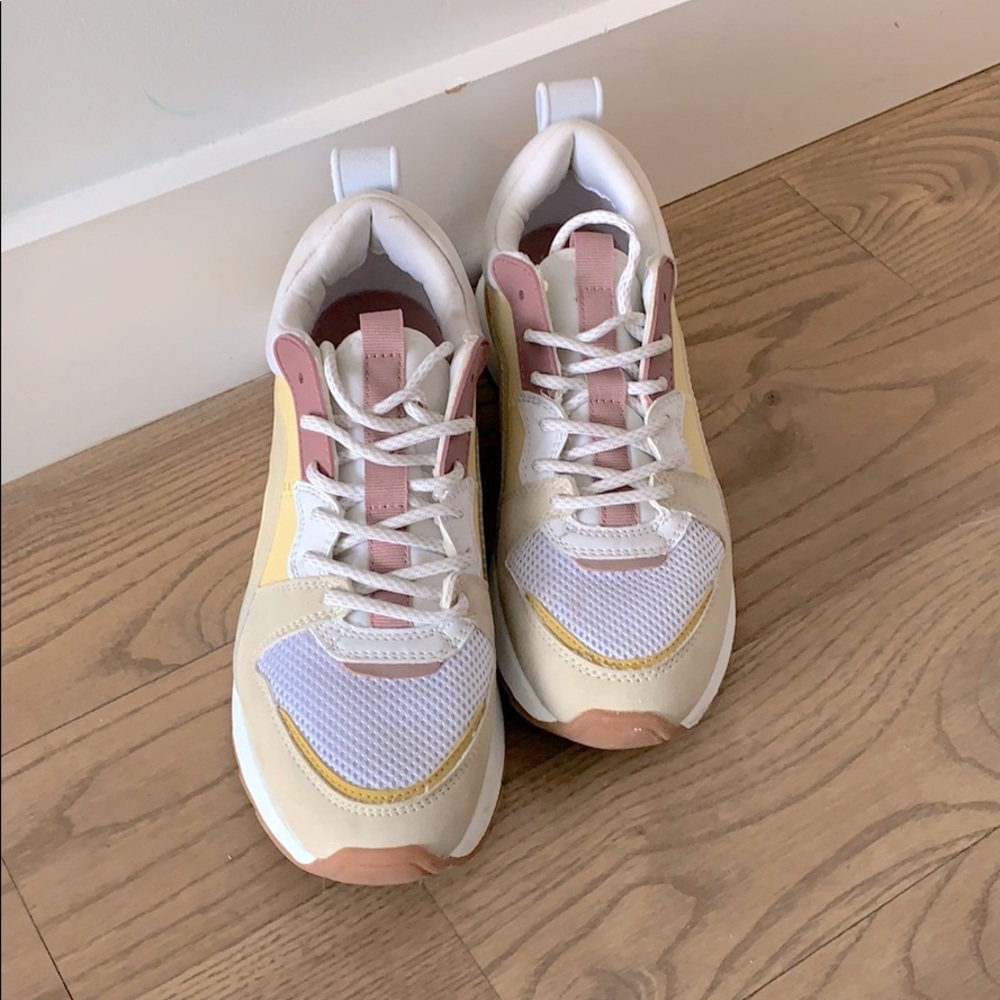 Zara women’s contrasting running shoes